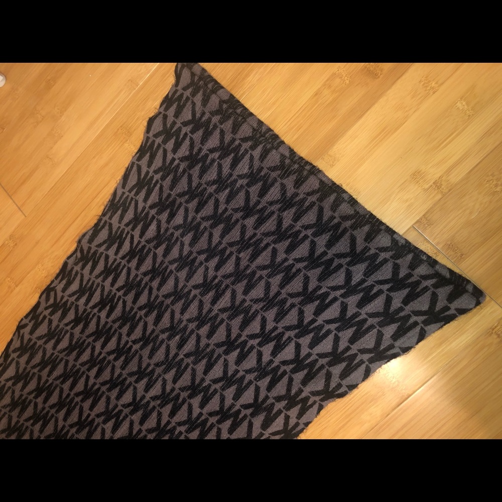 Michael Kors infinity scarf - Picture 2 of 5